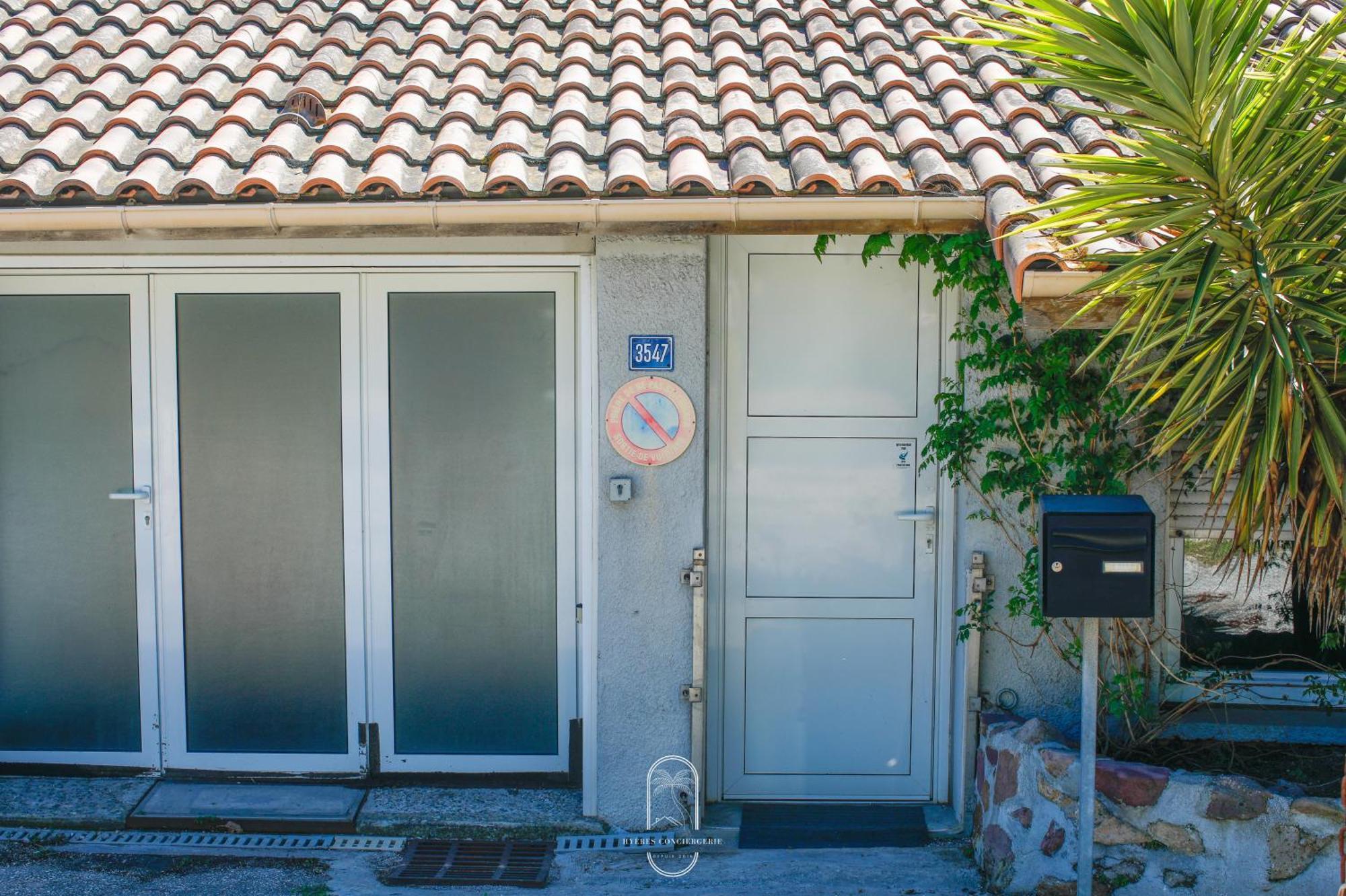 Maison Sur L'Eau-Hyeres-Almanarre-Parkings Clim Wifi By Hc Εξωτερικό φωτογραφία