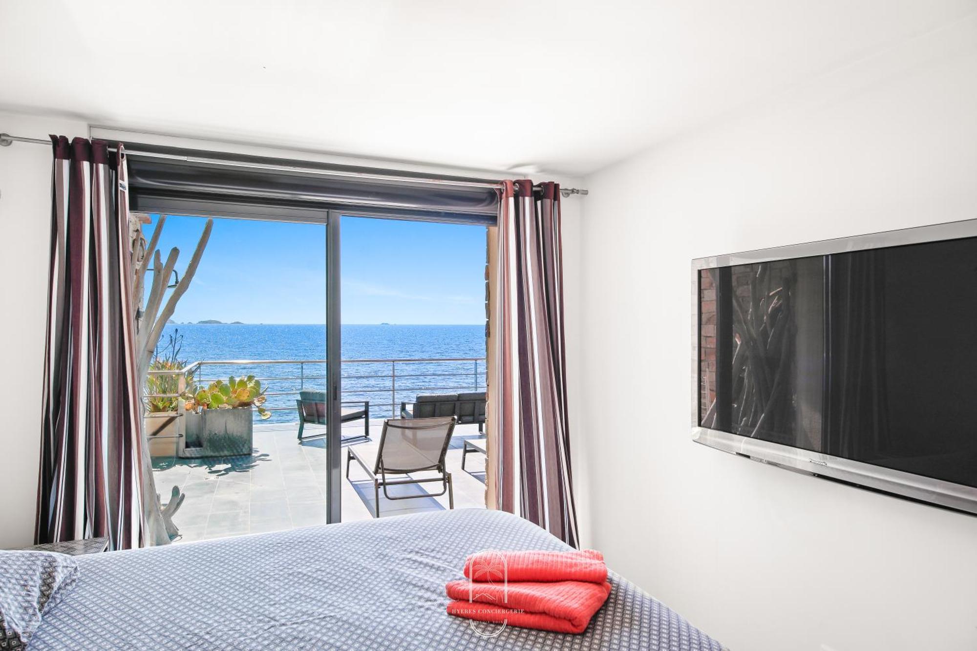 Maison Sur L'Eau-Hyeres-Almanarre-Parkings Clim Wifi By Hc Εξωτερικό φωτογραφία