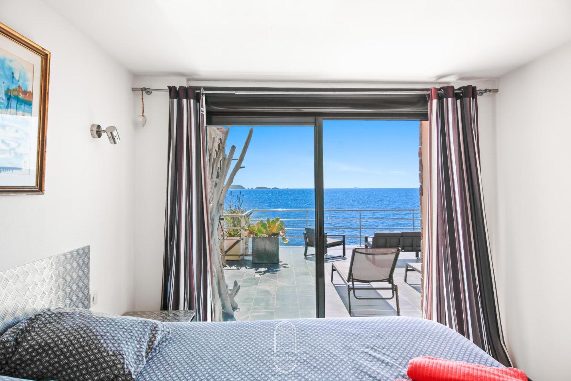 Maison Sur L'Eau-Hyeres-Almanarre-Parkings Clim Wifi By Hc Εξωτερικό φωτογραφία